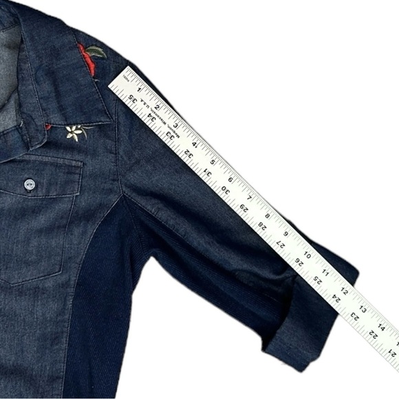 CAVALINI Blue Chambray Red Rose Embroidered Top Roll Tab Sleeve Button Up sz S - Picture 5 of 9